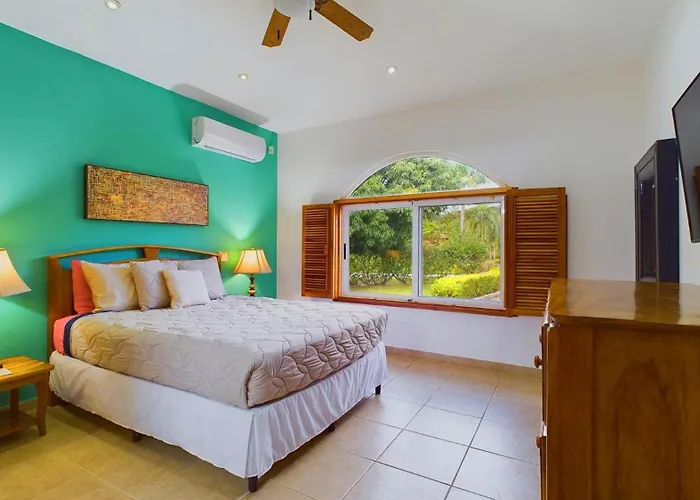 Сasa de vacaciones Casa Tropical, Spacious 3 Bedroom *