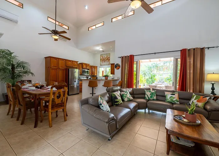 Casa Tropical, Spacious 3 Bedroom Сasa de vacaciones *