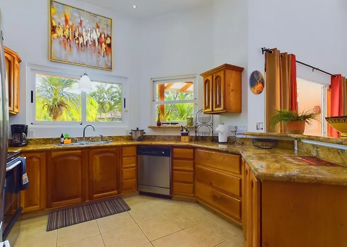 Сasa de vacaciones Casa Tropical, Spacious 3 Bedroom *