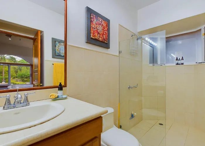 Casa Tropical, Spacious 3 Bedroom *