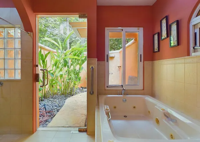 Casa Tropical, Spacious 3 Bedroom Сasa de vacaciones