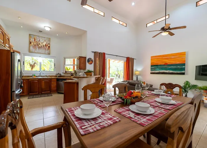 Casa Tropical, Spacious 3 Bedroom *