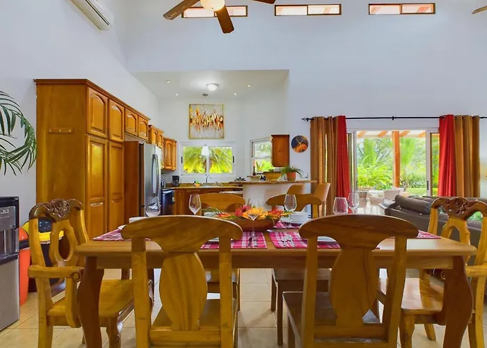 Casa Tropical, Spacious 3 Bedroom *